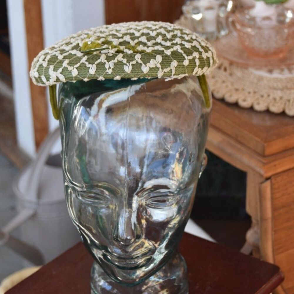 Vintage 1950s Olive Green Straw Pillbox Hat White Floral Veil Size 22 Med